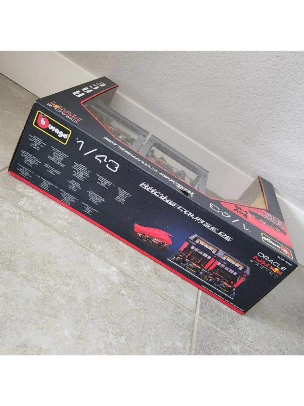 Burago RED BULL 1:43 Formula 1 Deluxe Pit Set Garages Pit Crew 3 F1 Cars